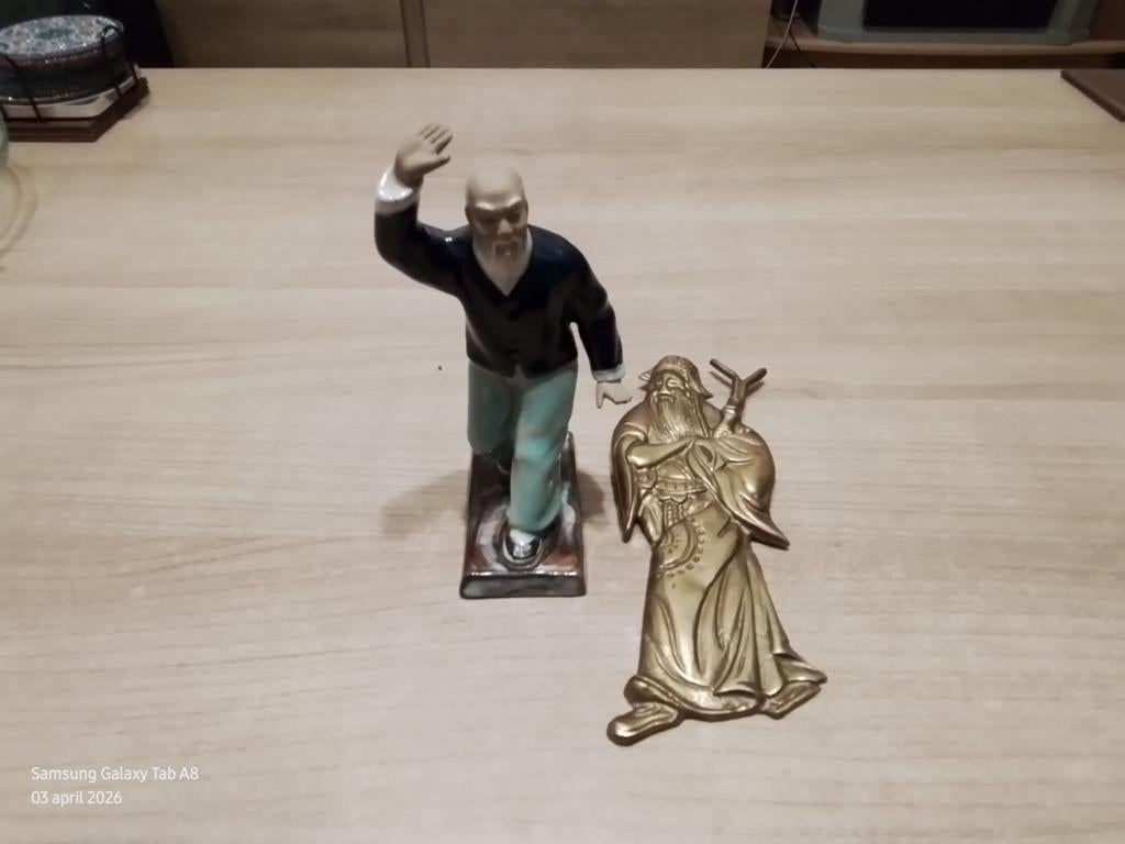 Één Chinese beeldje: Kleiman en messing wanddecoratie, Ophalen of Verzenden, Gebruikt, Mens