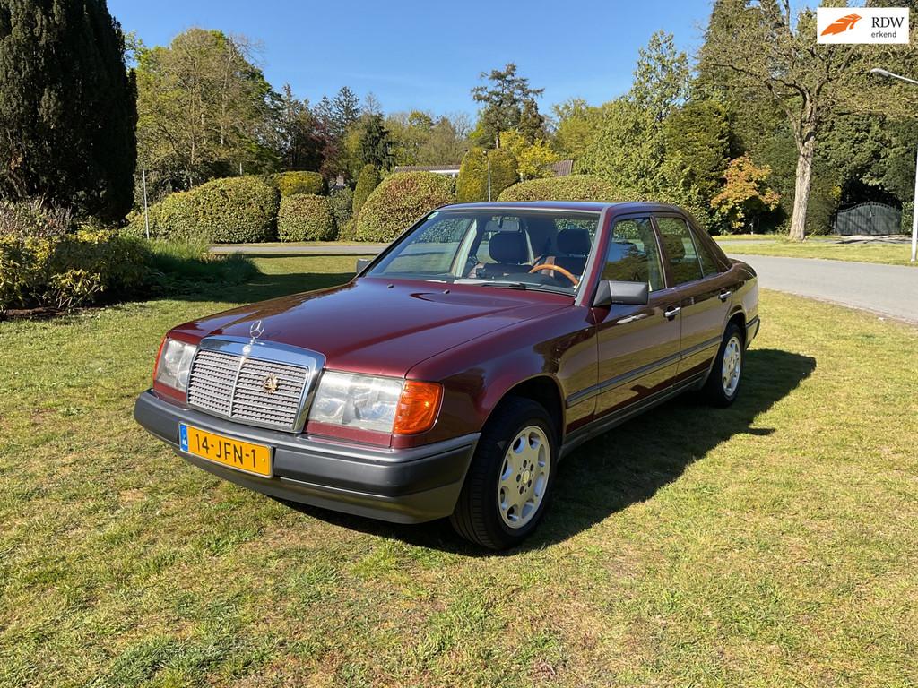 Mercedes-Benz 200-500 (W124) 300 E, Auto's, Automaat, Achterwielaandrijving, Gebruikt, Leder