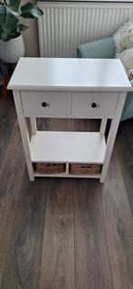 Witte bijzettafel / wandkastje met lades en manden, Ophalen, Gebruikt, Minder dan 150 cm, Minder dan 100 cm