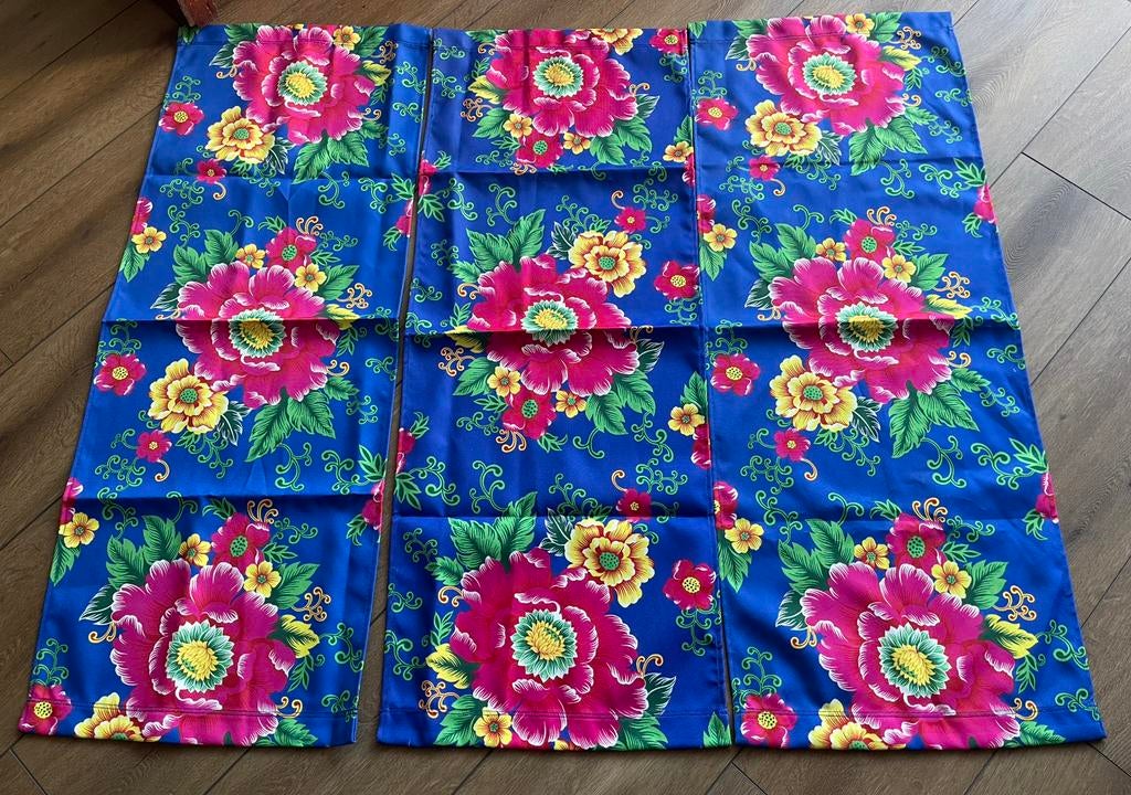 Kitsch Kitchen 3 tafellopers.122 x 45 cm.Bloemen.Retro. ZGAN, Ophalen of Verzenden, Zo goed als nieuw, Overige kleuren, Tafelkleed of Tafelzeil