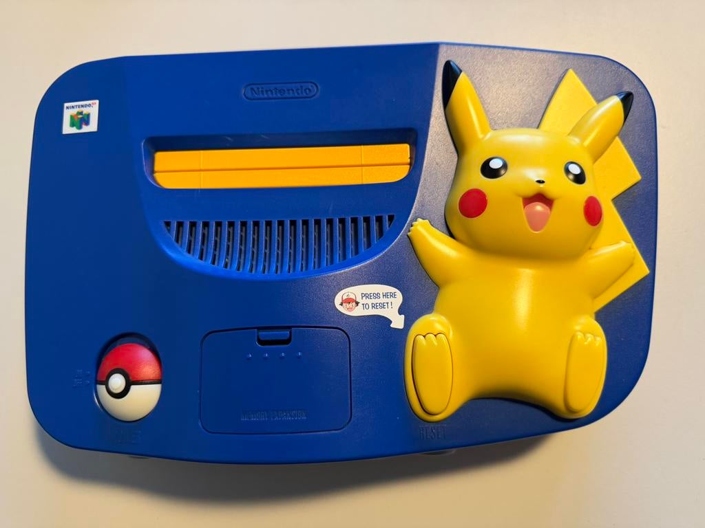 Nintendo 64 Pikachu editie + veel extra’s!, Spelcomputers en Games, Ophalen of Verzenden, Zo goed als nieuw, Met 3 controllers of meer