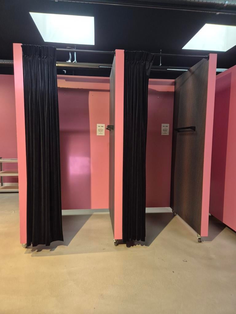5 GRATIS paskamers (roze met zwarte gordijnen) op wielen, Zakelijke goederen, Ophalen of Verzenden
