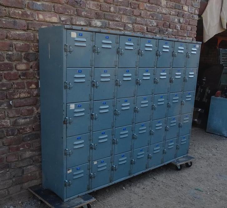 oude industriële kluisjeskast locker kast lockerkast, Antiek en Kunst, Curiosa en Brocante, Ophalen