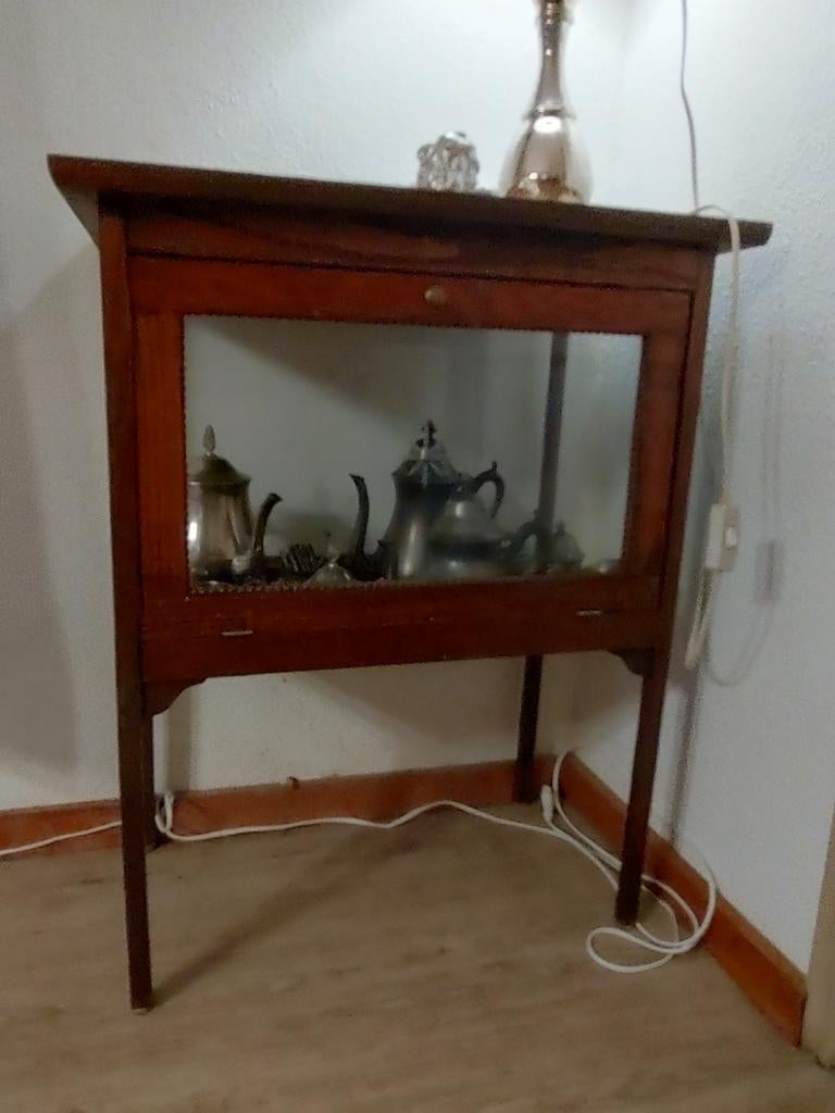 Vintage theekastje met geslepen glas, Ophalen