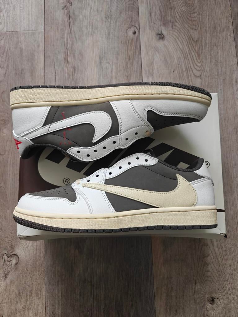 Air Jordan 1 Low Travis Scott Reverse Mocha maat 45, Wit, Nike, Nieuw, Ophalen of Verzenden