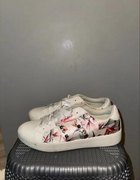 Blue Box schoenen, Wit, Ophalen of Verzenden, Sneakers of Gympen, Gedragen