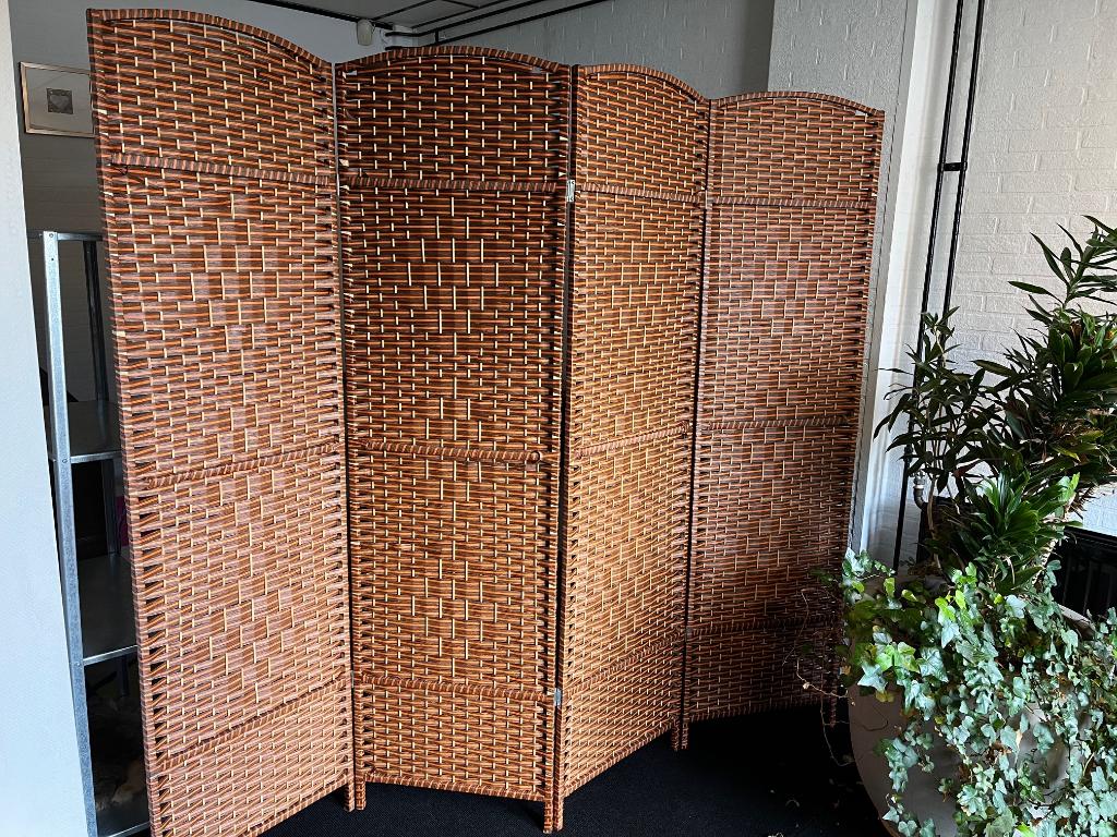 kamerscherm, rieten vlechtwerk, Ophalen