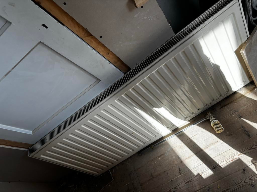 Radiator met Thermostaatkraan - 135x60 cm, Ophalen, 30 tot 80 cm, Gebruikt, Radiator