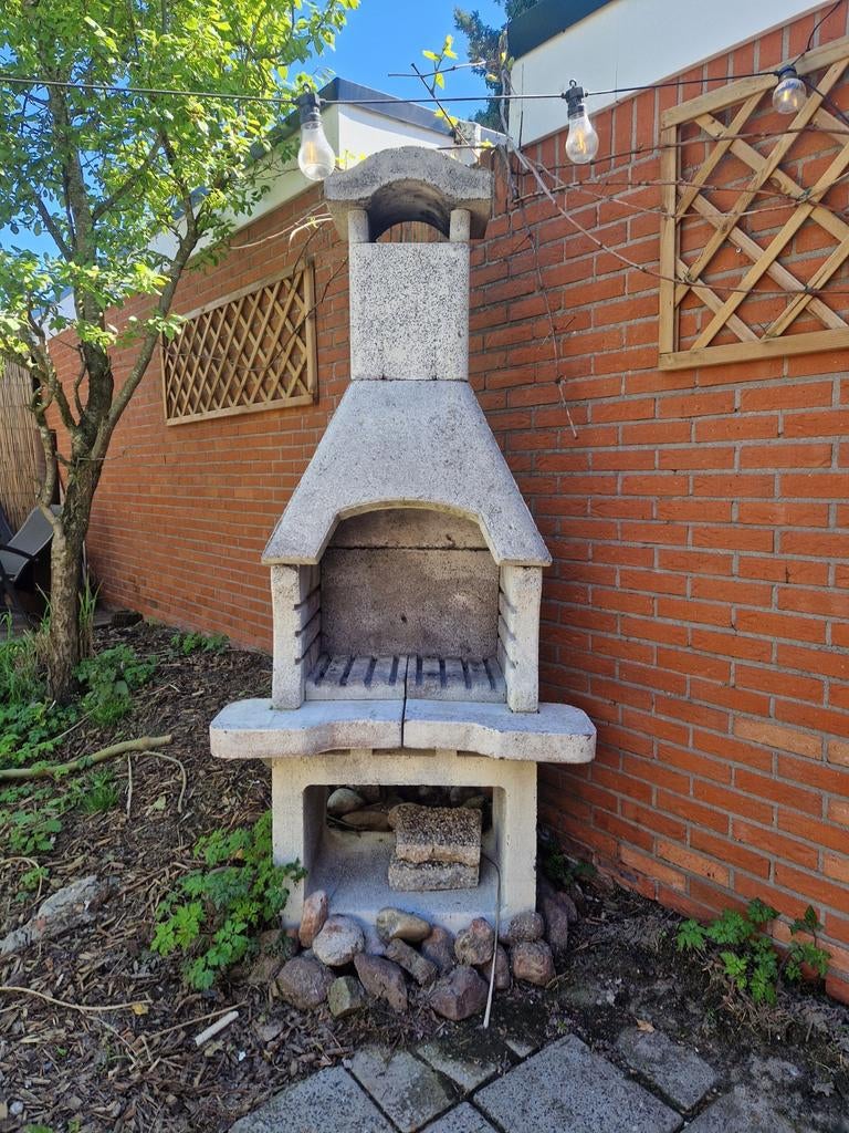 Betonnen buitenhaard/barbecue - 2m hoog, Ophalen of Verzenden, Gebruikt