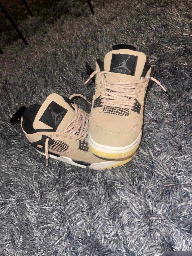 Nike Air Jordan 4 Mushroom - Maat 40/41, Kleding | Dames, Schoenen, Ophalen of Verzenden, Gedragen, Beige, Sneakers of Gympen