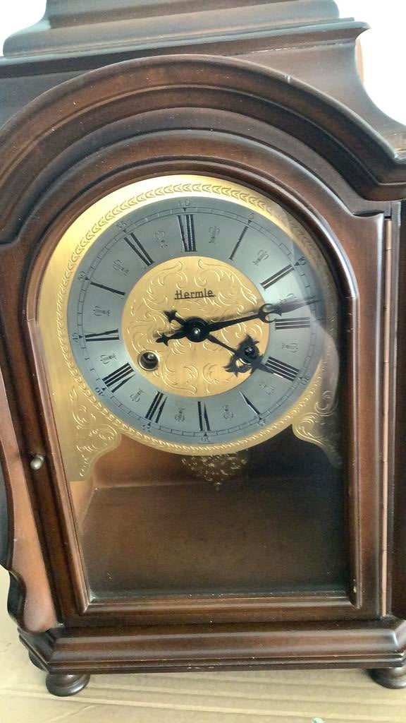 Hermle Tafelklok, Ophalen