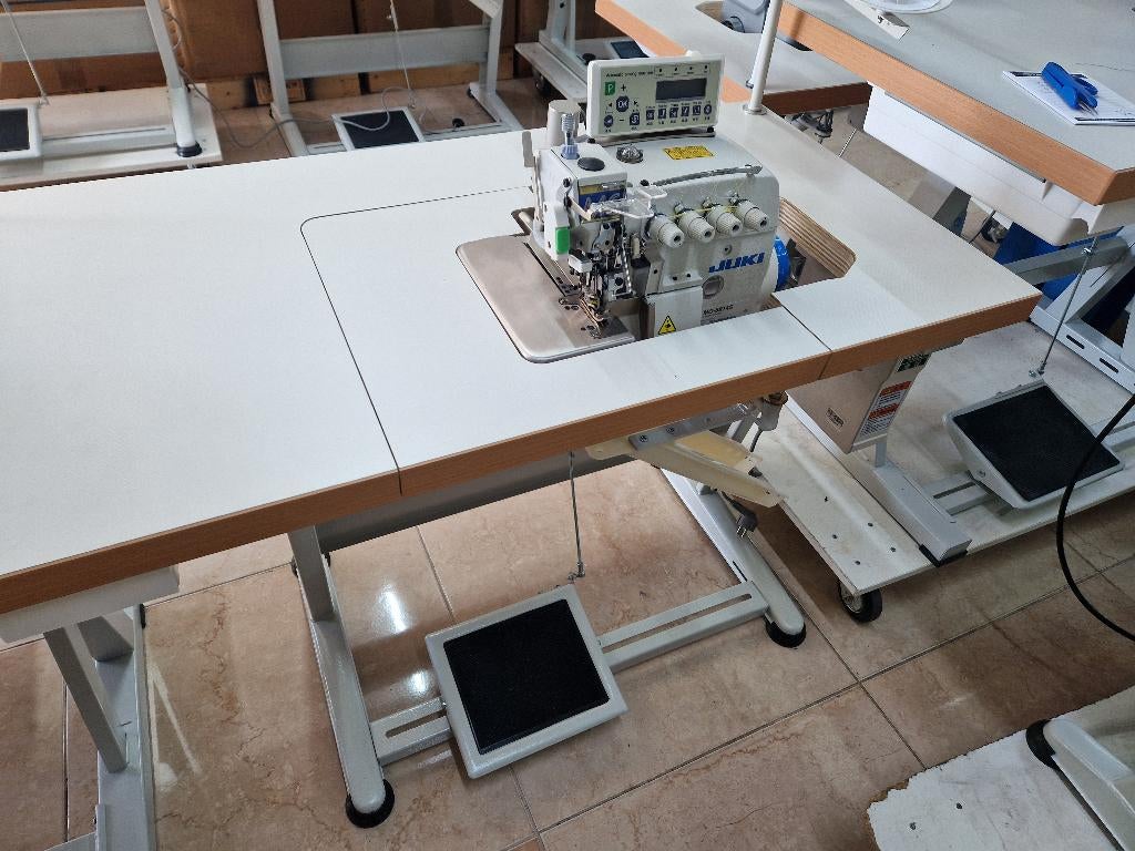 Juki Mo-6814S - 4 draads AUTOMAAT overlock machine NIEUW 2, Nieuw, Lockmachine, Industrieel, Ophalen