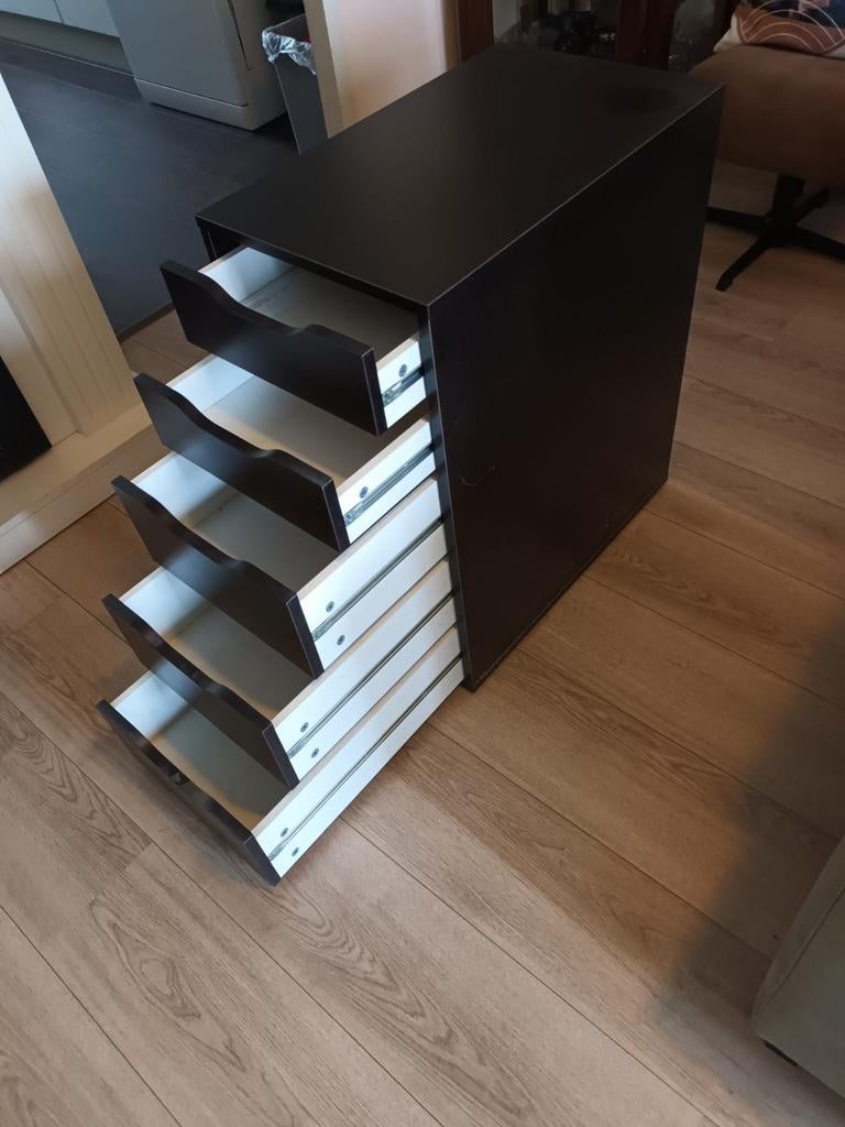 Ladenkastje donkerbruin/ zwart van Ikea Ophalen in Hoofddorp, Huis en Inrichting, Kasten | Roldeurkasten en Archiefkasten, Zo goed als nieuw