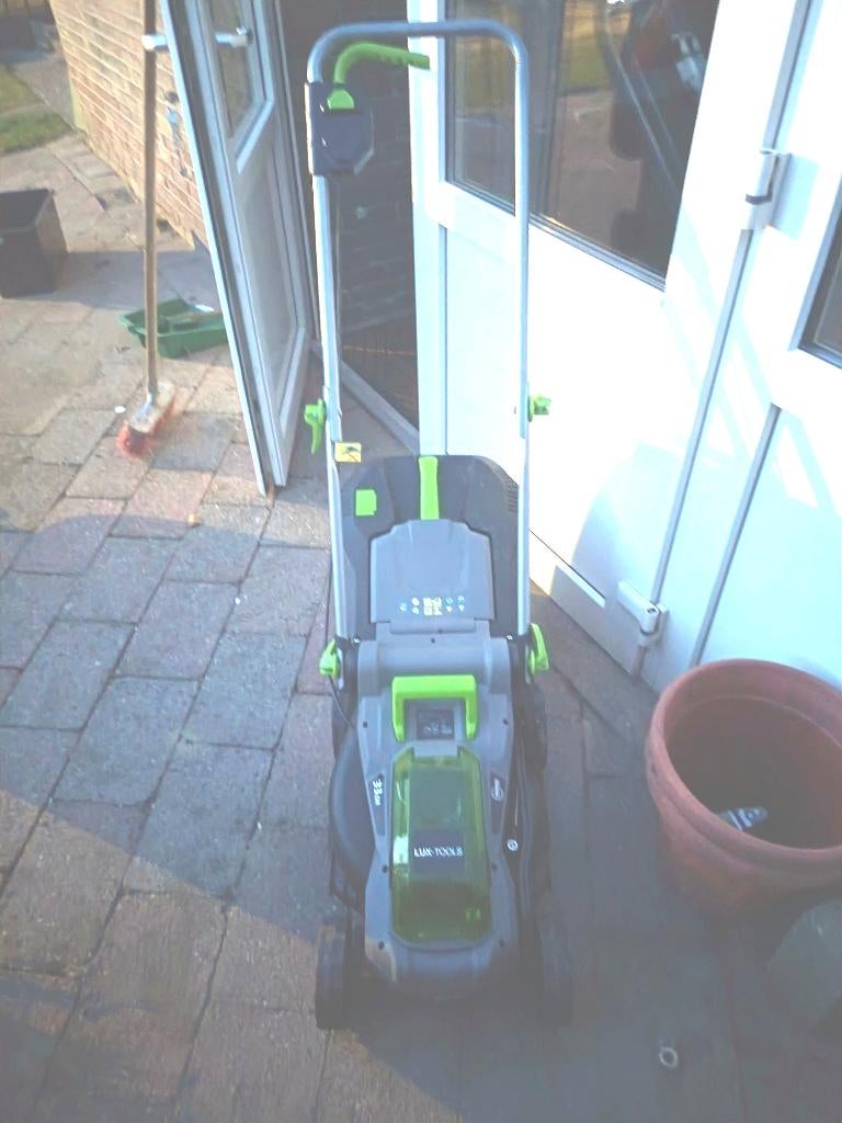 Luxtool grasmaaier op accu, Tuin en Terras, Grasmaaiers, Ophalen, Gebruikt, Accu-grasmaaier, Opvangzak