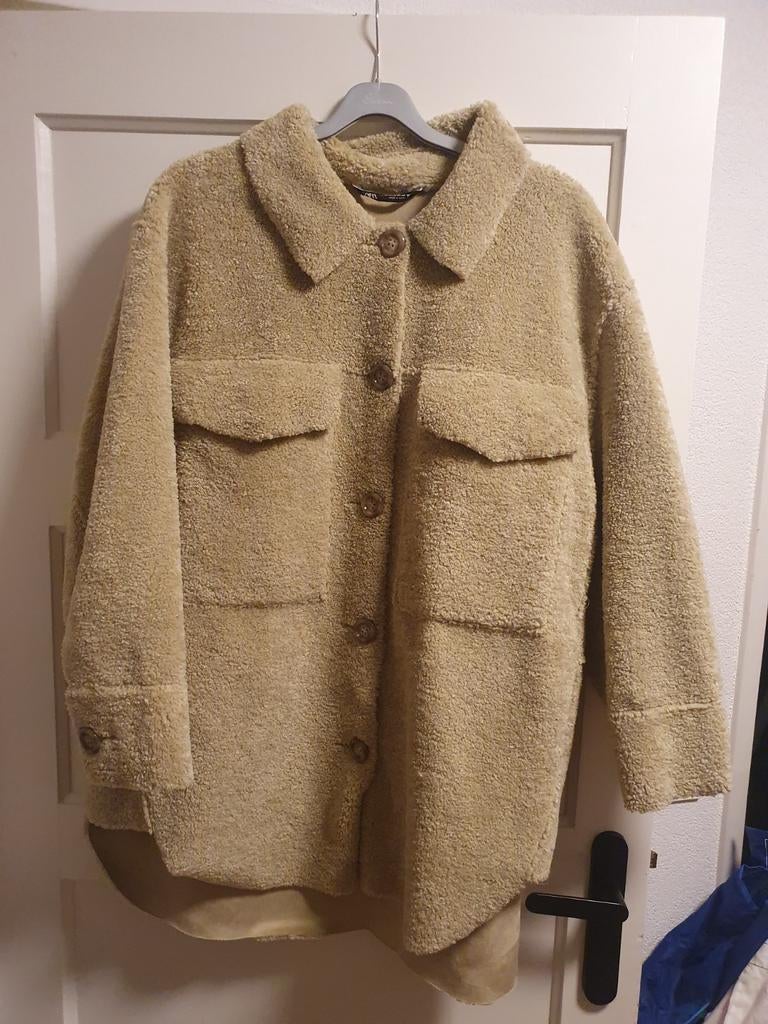 Te koop zacht groene winterjas/vest Zara maat XL, Kleding | Dames, Jassen | Winter, Ophalen of Verzenden, Zo goed als nieuw, Maat 46/48 (XL) of groter