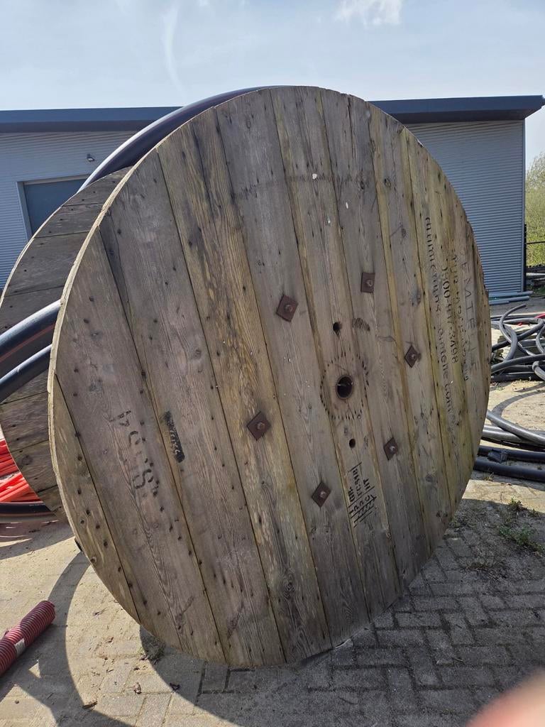Gratis afhalen Gorredijk haspel doorsnee 220, Ophalen, Gebruikt, Rond, Hout