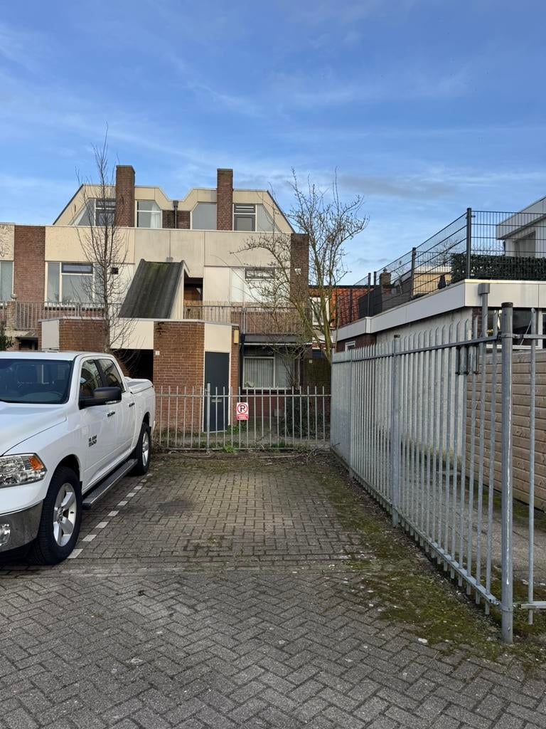 Parkeerplaats Leeuwarden - Beveiligd - Pietersburen, Huizen en Kamers, Garages en Parkeerplaatsen, Friesland