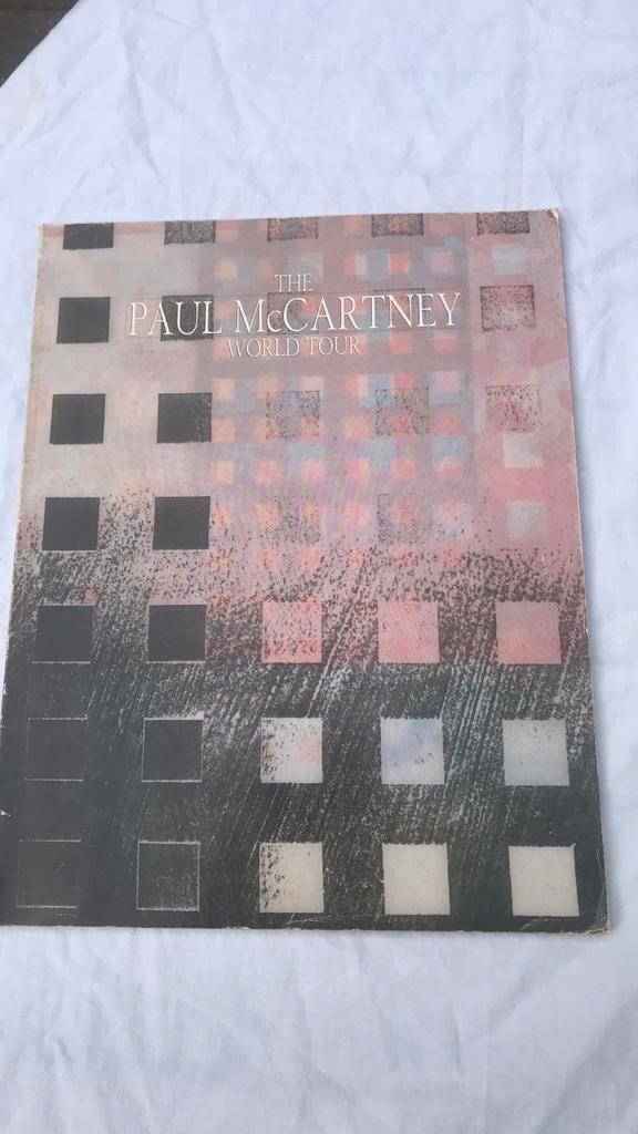 The Paul McCartney world tour program book 1989, Ophalen of Verzenden, Gelezen, Artiest
