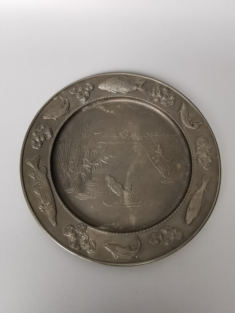 Sks Reinzinn tin bord met visser en diverse vissen rondom, Verzenden