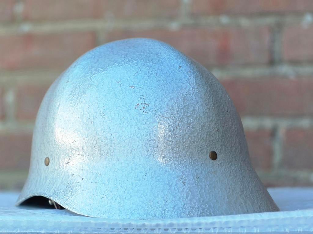 Brandweerhelm brandweer Hongarije, Ophalen of Verzenden, Landmacht, Nederland, Embleem of Badge