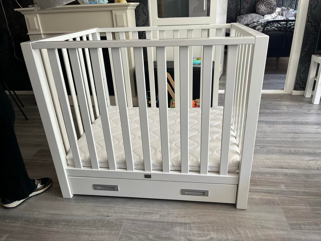 Witte box van twf met lade, matras en box kleed, Ophalen, Zo goed als nieuw, Vierkant, Boxkleed