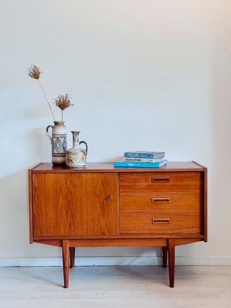 Vintage dressoir Fristho jaren 60 teak, Huis en Inrichting, Kasten | Dressoirs, Zo goed als nieuw, 100 tot 150 cm, 25 tot 50 cm