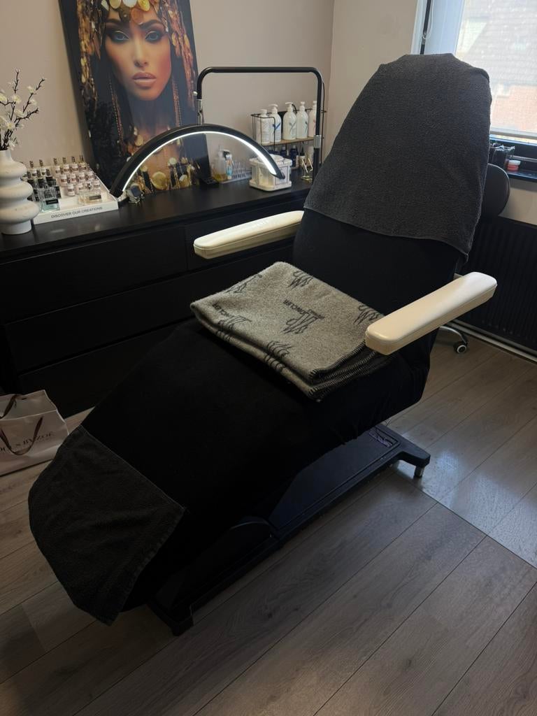 Elektrische Behandelstoel te koop, Sport en Fitness, Ophalen of Verzenden, Zo goed als nieuw, Massagetafel