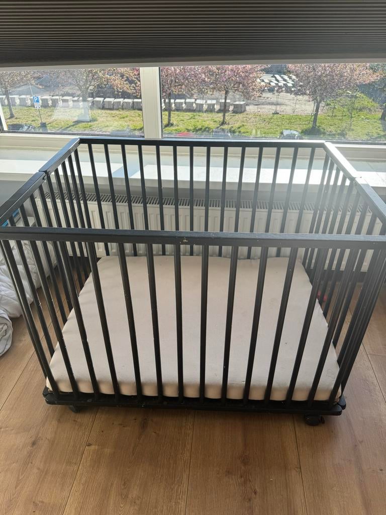 Zwarte vierkante box, Kinderen en Baby's, Boxen, Ophalen, Gebruikt, Vierkant, Wieltjes