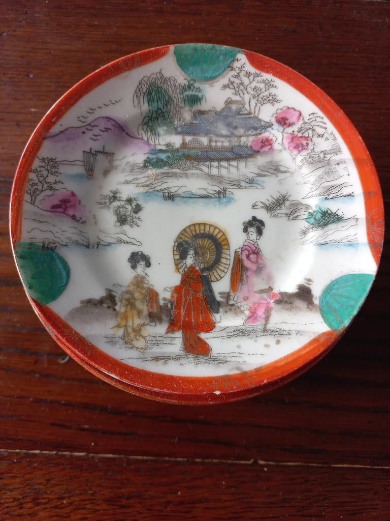 8 bordjes , waarvan 1 beschadicht., Antiek en Kunst, Antiek | Porselein, Ophalen of Verzenden