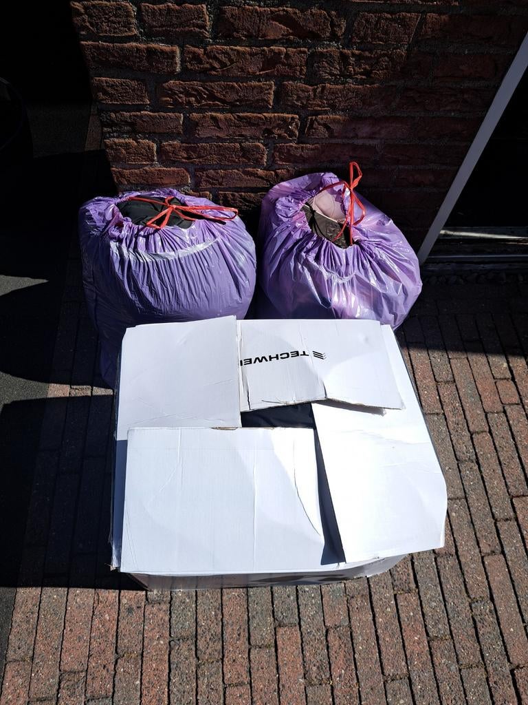 Partij kleding en schoenen, Ophalen, Zo goed als nieuw