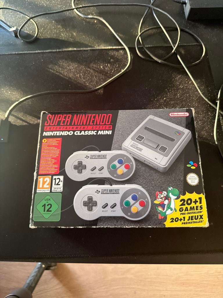 Super Nintendo Entertainment System Classic Mini, Ophalen of Verzenden, Zo goed als nieuw, Met 2 controllers, Met games
