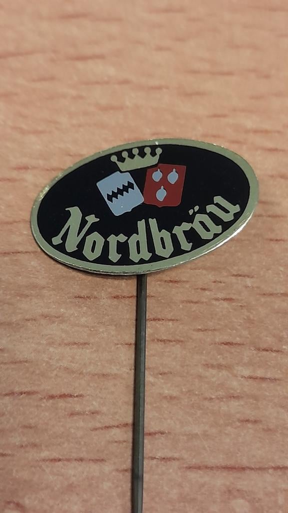 Nordbräu Bier Speldje - Vintage Brouwerij Pin, Verzamelen, Biermerken, Verzenden