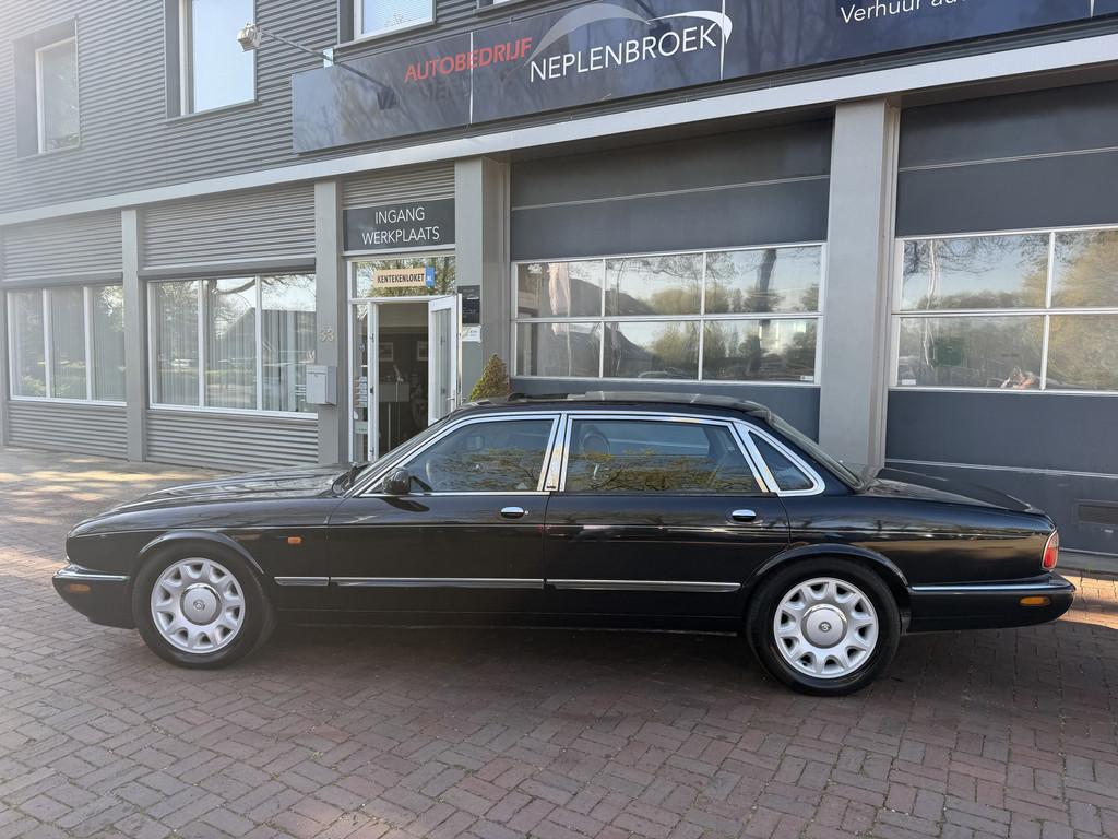 Daimler 4.0 4.0 V8 Super Bj 1998 V8 368pk Uniek ! Vol optie, Auto's, Oldtimers, Achterwielaandrijving, Zwart, Zwart, Bedrijf