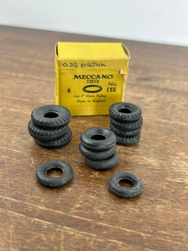 Dinky Toys Meccano 155 Doosje Reservebanden, Ophalen of Verzenden, Zo goed als nieuw, Auto, Dinky Toys