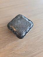 Antiek zilveren scharnierdoosje 31 gram, met keurtekens, Antiek en Kunst, Ophalen of Verzenden, Zilver
