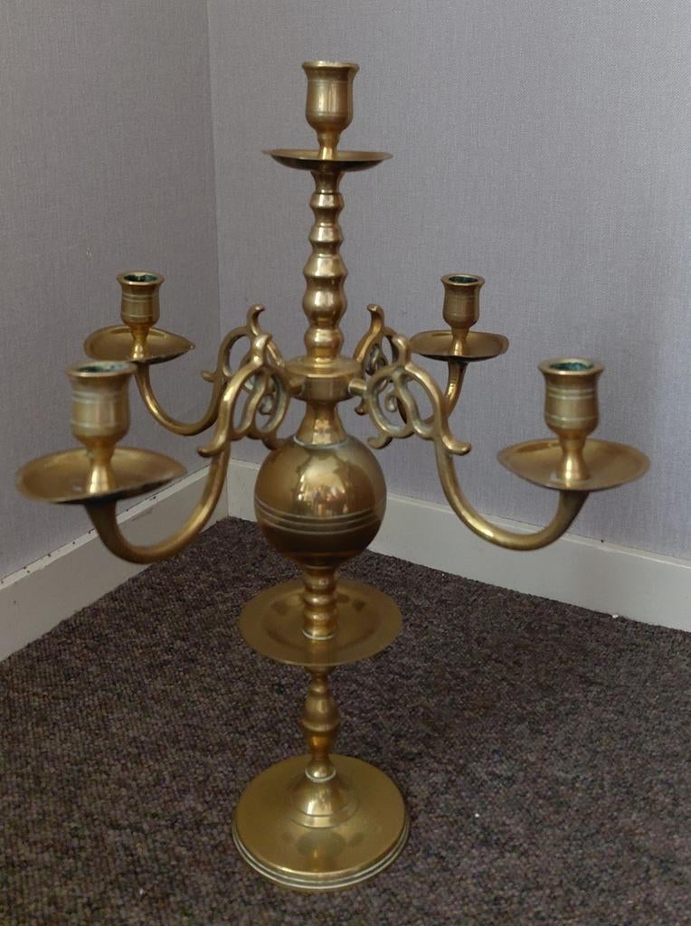 Metalen Kandelaar, 5 Armen Vintage Reliëf Kandelaar Thuis Kaarshouder Retro Kandelaar voor Diner bij Kaarslicht en Bruiloft Decoratie