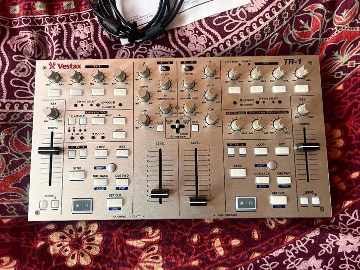 Professionele USB Midi controller voor Dj's en muziekfreaks!, Muziek en Instrumenten, Dj-sets en Draaitafels, Zo goed als nieuw