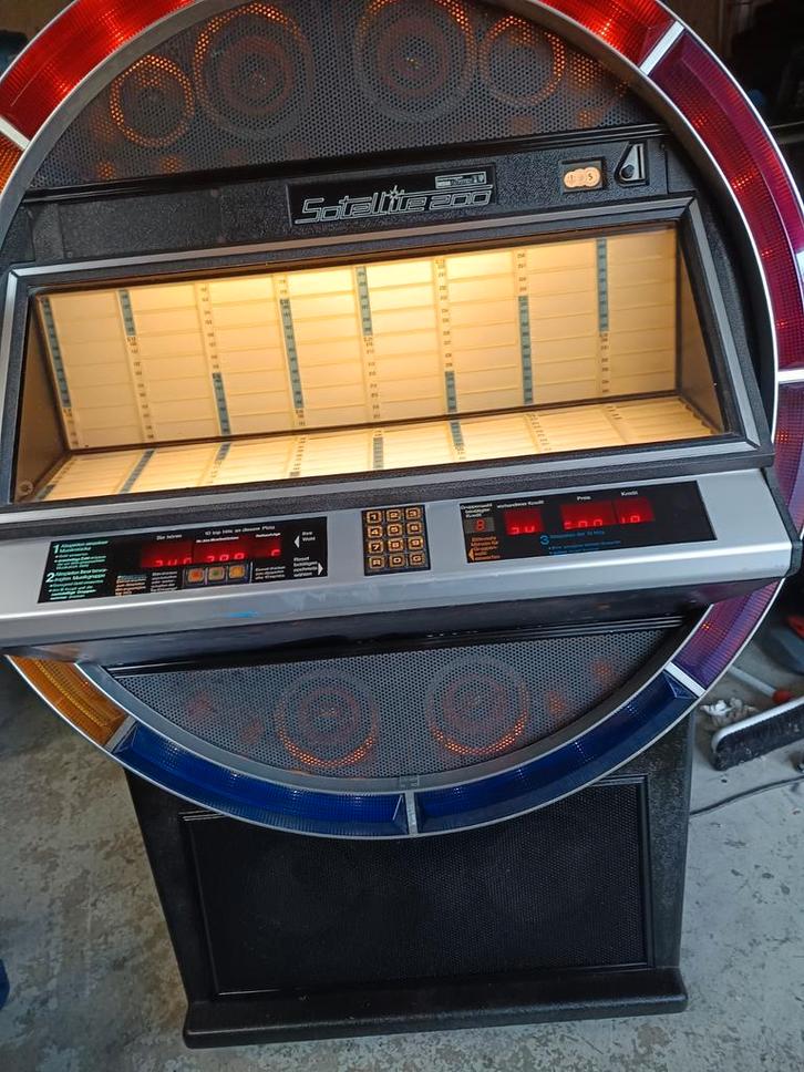 Bloed mooie satellite 200 iconische jukebox, Verzamelen, Automaten | Jukeboxen, Overige merken, 1970 tot heden, Ophalen of Verzenden
