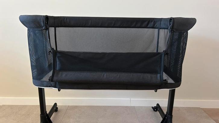 Novi Baby Kyan Co-Sleeper - Donker Grijs/zwart, Kinderen en Baby's, Babywiegjes en Ledikanten, Zo goed als nieuw, Wieg, Ophalen