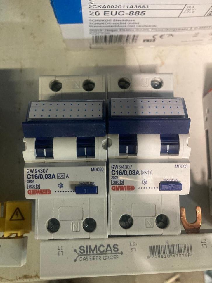 Stroomonderbrekers / Aardlekschakelaars Gewiss Hager etc., Hobby en Vrije tijd, Elektronica-componenten, Zo goed als nieuw, Ophalen of Verzenden