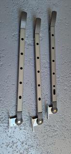 3x AXA Grijze Uitzetijzers + Uitzetpennen, Doe-het-zelf en Verbouw, Hang- en Sluitwerk, Ophalen of Verzenden, Gebruikt, IJzer