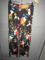 G269 Iz Naiz mt 1 (S-M) broek travelstof zwart bloemen, Kleding | Dames, Verzenden, Zwart, Iz Naiz, Zo goed als nieuw