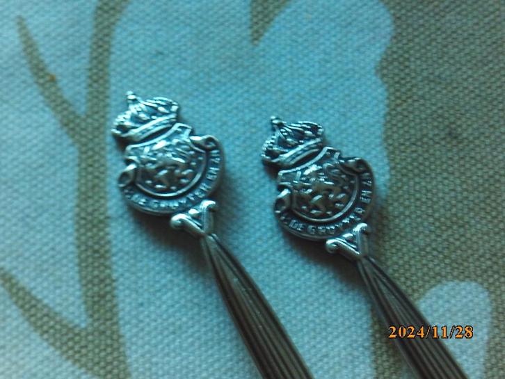 2 Lepeltjes P de Gruyter Zn Ned Leeuw kroon in veel plaatsen, Verzamelen, Overige Verzamelen, Gebruikt, Ophalen of Verzenden