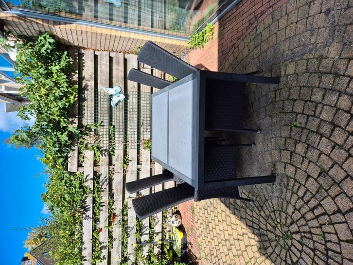 Tuintafel met 4 stoelen (leuning verstelbaar), Tuin en Terras, Tuinsets en Loungesets, Gebruikt, Tuinset, Kunststof, 6 zitplaatsen