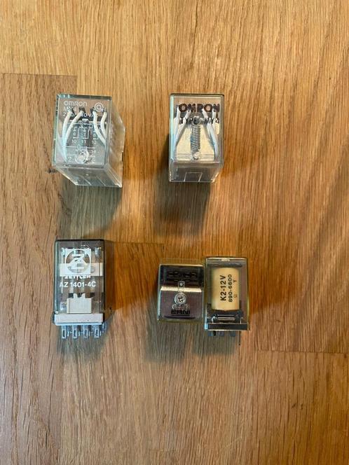Verschillende Kleine Oude Relais, Hobby en Vrije tijd, Elektronica-componenten, Gebruikt, Ophalen of Verzenden