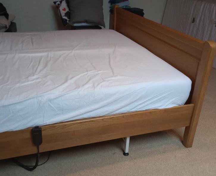 mooi echt houten bed, Huis en Inrichting, Slaapkamer | Bedden, Zo goed als nieuw, Tweepersoons, 180 cm, 200 cm, Hout, Bruin, Ophalen