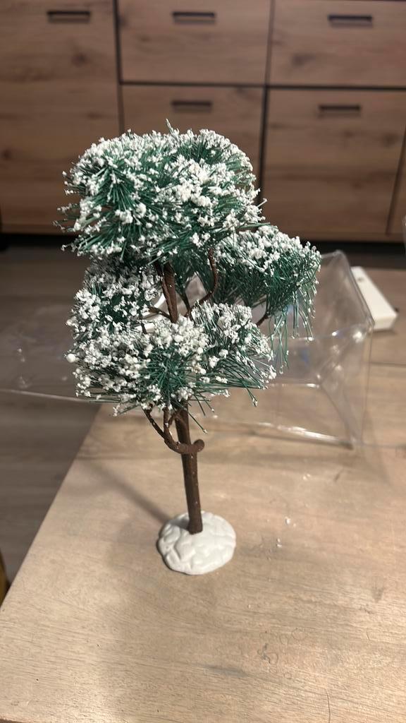 Lemax grote boom voor kerstdorp 33C, Diversen, Kerst, Zo goed als nieuw, Ophalen of Verzenden