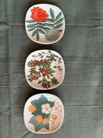 Arabia Finland 3 Schoteltjes Bessen Motief Vintage, Huis en Inrichting, Keuken | Servies, Gebruikt, Keramiek, Ophalen of Verzenden