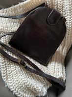 Donkerbruin leren tasje met verstelbaar hengsel, Sieraden, Tassen en Uiterlijk, Tassen | Damestassen, Ophalen of Verzenden, Bruin