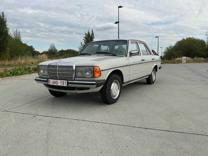 1982 Mercedes Benz W123 2.0L Diesel Oldtimer, Auto's, Oldtimers, Bedrijf, Mercedes-Benz, Overige brandstoffen, Sedan, Handgeschakeld